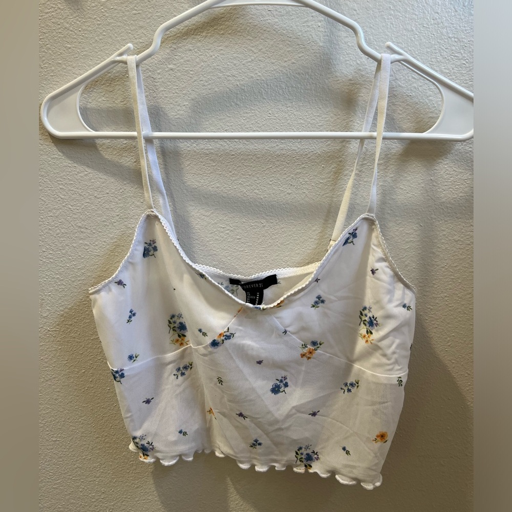 Forever 21 white top with blue purple and orange flower‎ print size M